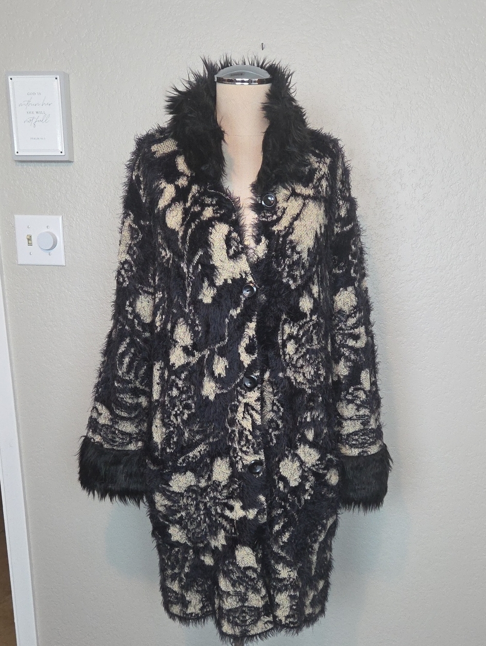 Black Rivet Black and Cream Faux-Fur Long Cardigan L